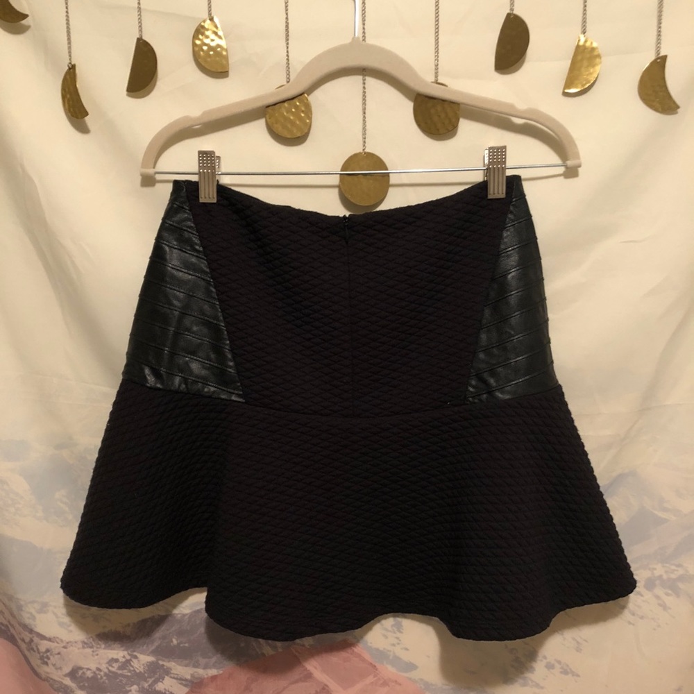 Saks Fifth Avenue Mixed Media Skirt Size Medium